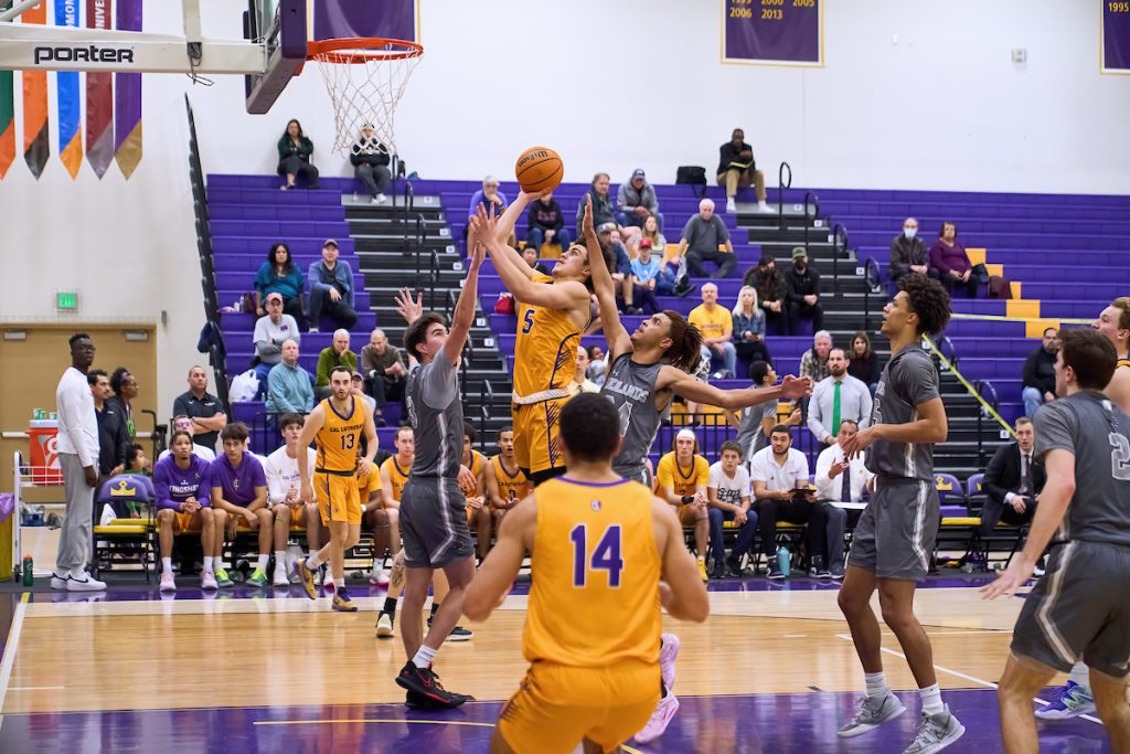Featured photo for Kingsmen Basketball Alumni Game