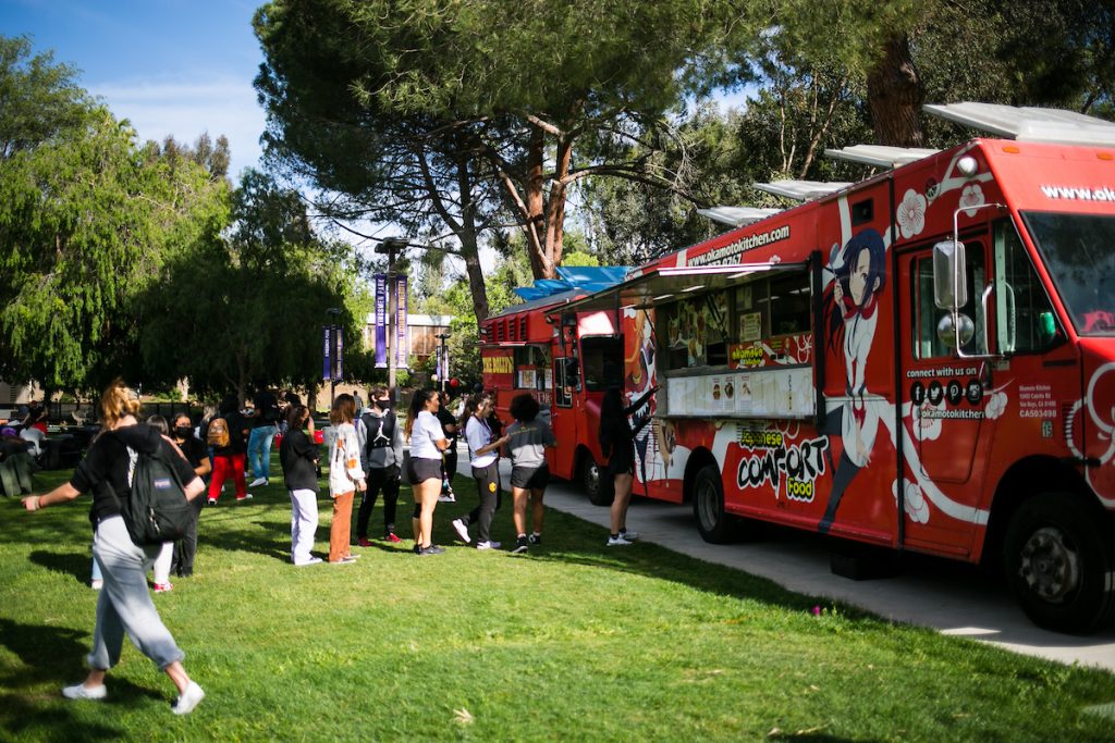 Featured photo for Foodie Friday: Picnic In the Park