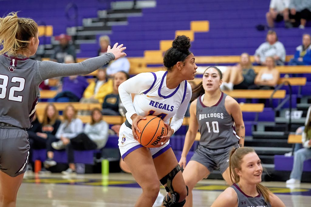 Featured photo for Regals Basketball Alumni Game